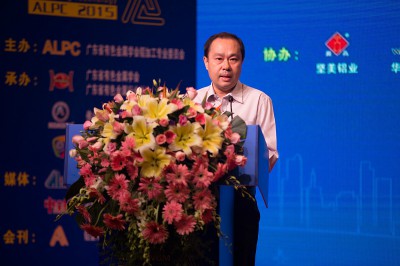 2015年11月14日，南海区副区长陈绍文在“2015第六届广东铝加工（国际）研讨会”开幕式上发表讲话。