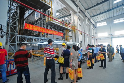 2015年11月15日，参会人员一行参观了新合铝业新兴工厂。